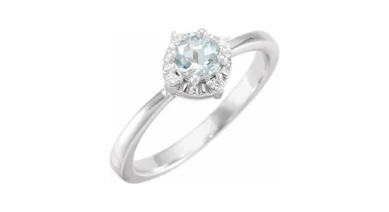 a sterling silver fashion ring featuring a round cut aquamarine