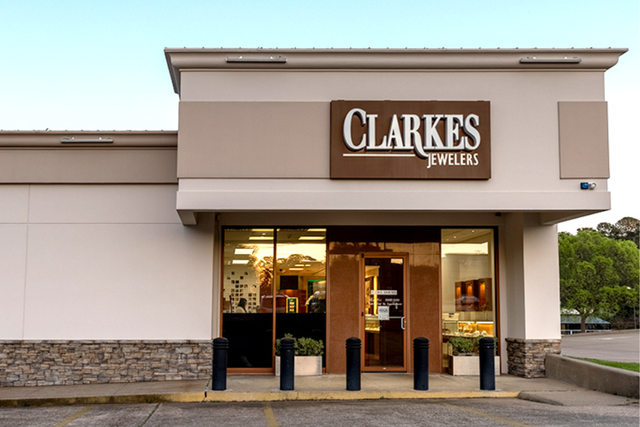 A photo of the exterior of Clarkes Jewelers on a bright, sunny day.