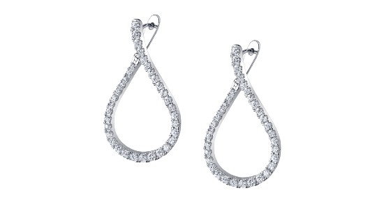 a white gold pair of diamond drop earrings 