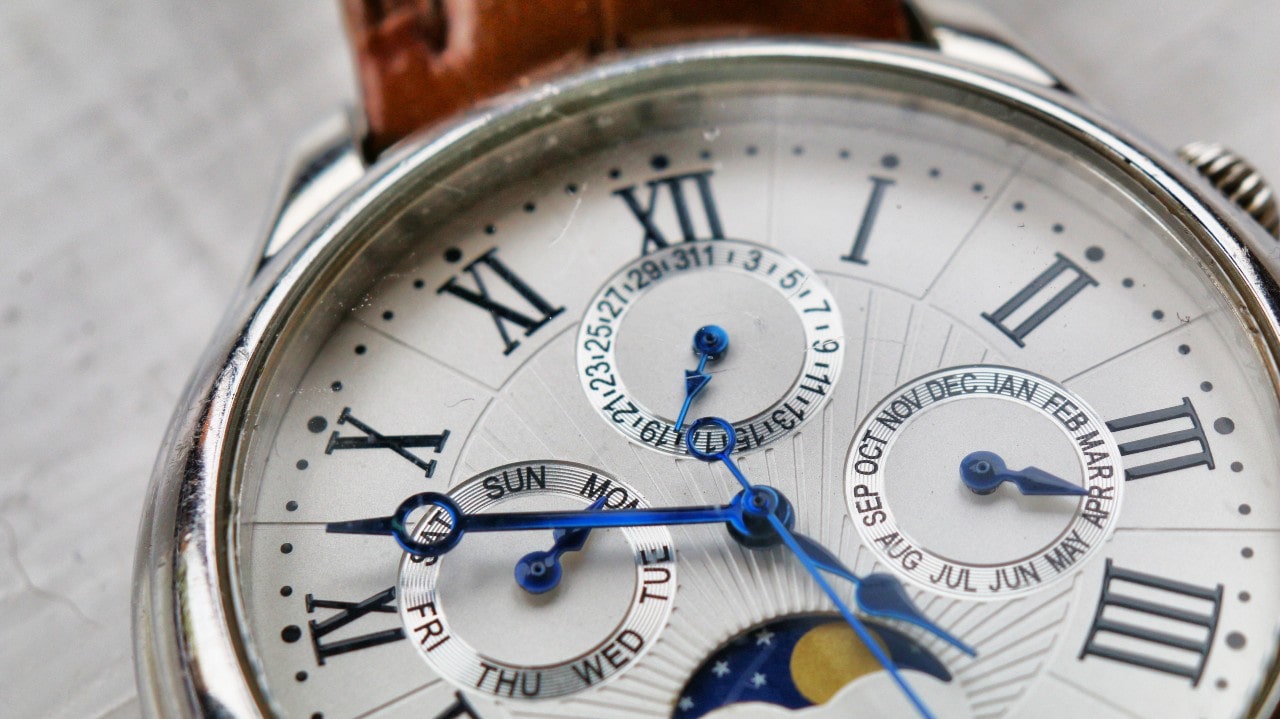 a close up image of a watch face with different complications