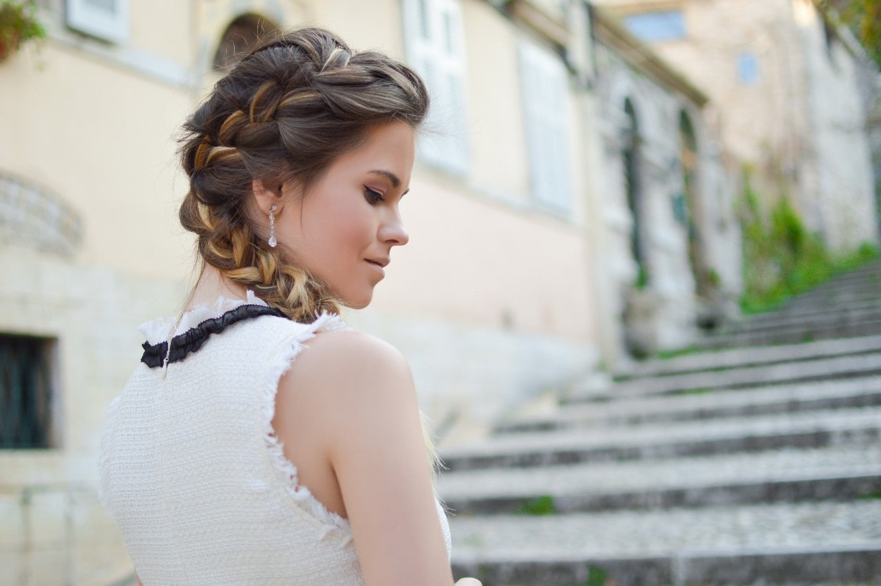 A photo of a young woman glancing over her shoulder as she walks up stone steps, with emphasis on her diamond drop earrings. A photo of a young woman glancing over her shoulder as she walks up stone steps, with emphasis on her diamond drop earrings.